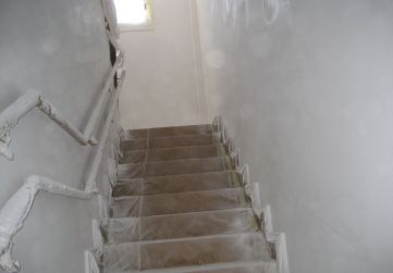 Trabajos de pintura en cajas de escalera 