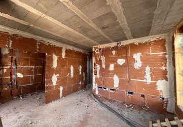 Fontanería y cajas de electricidad en rozas