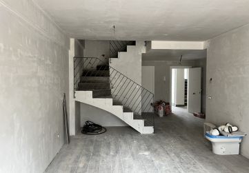 Instalación de barandilla escalera dúplex