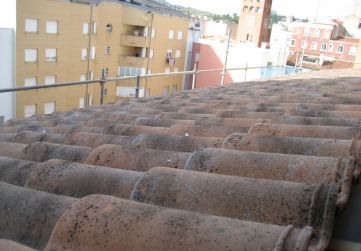 COLOCACIÓN TEJA FALDON FACHADA POSTERIOR