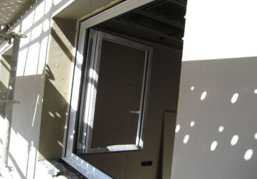 COMIENZO COLOCACIÓN CARPINTERÍA EXTERIOR