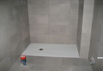 Alicatado y solado en cuarto de baño
