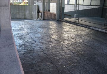 pavimento impreso zona cubierta rampa.