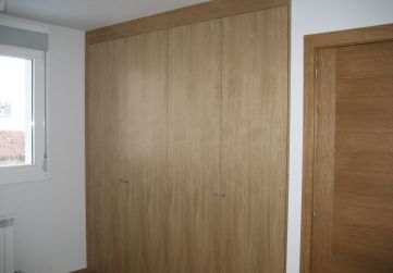 Carpintería madera frente de armario