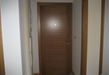 Carpintería madera puerta de entrada.