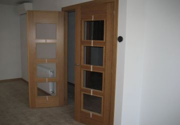 Carpintería madera puerta salón
